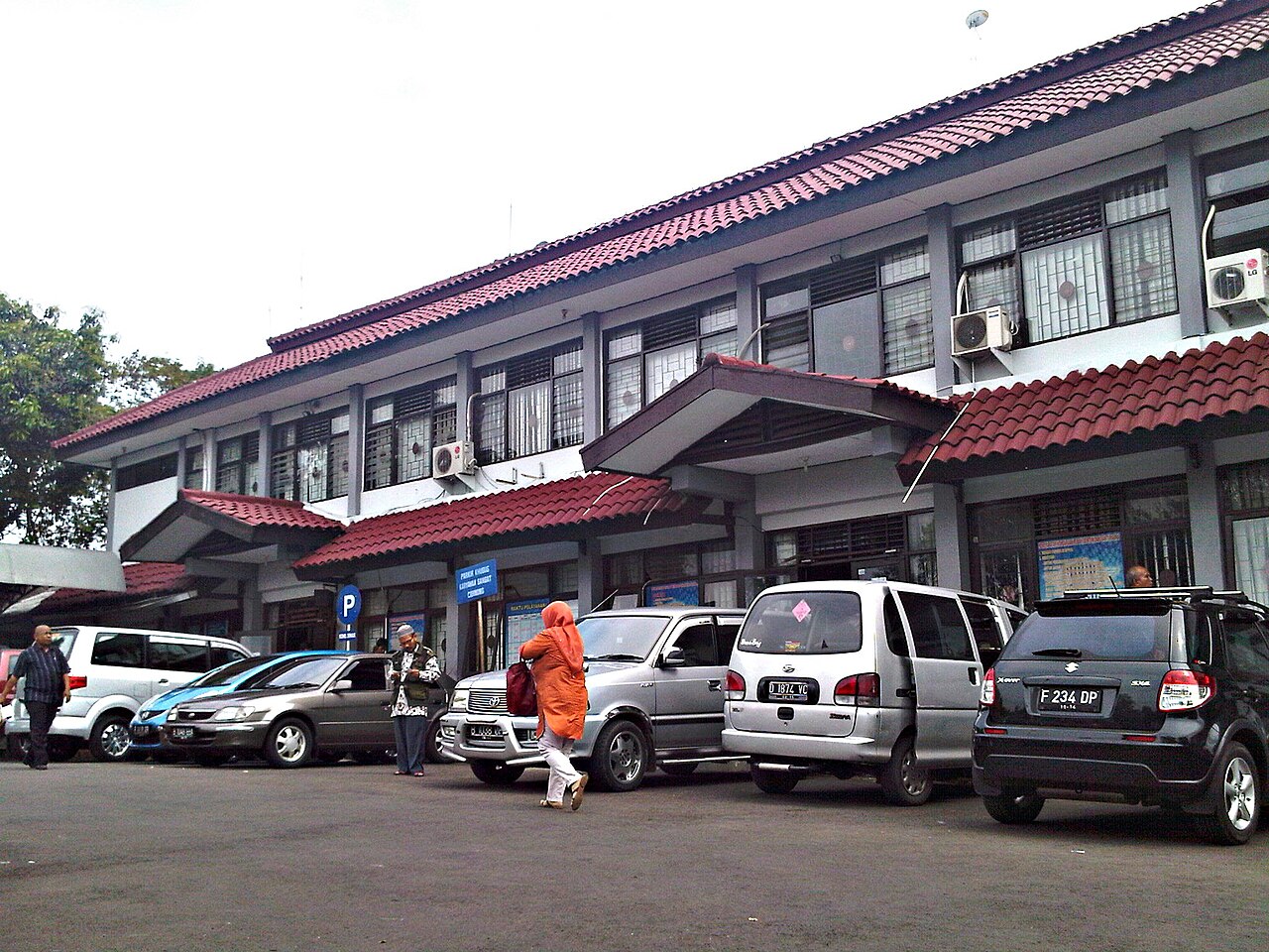 Petugas SAMSAT buru selatan